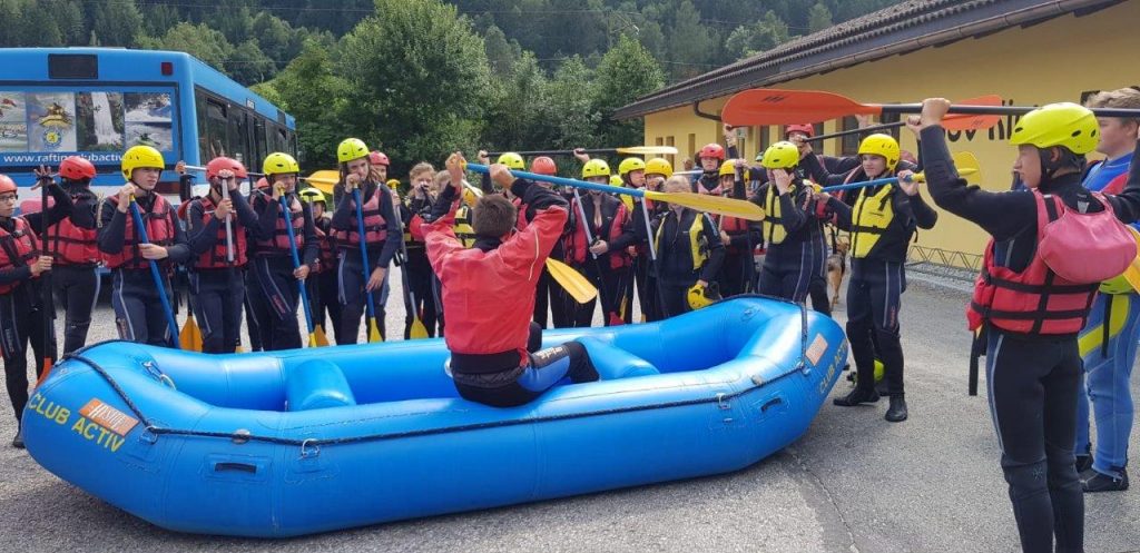 Mädchen im freibad kennenlernen